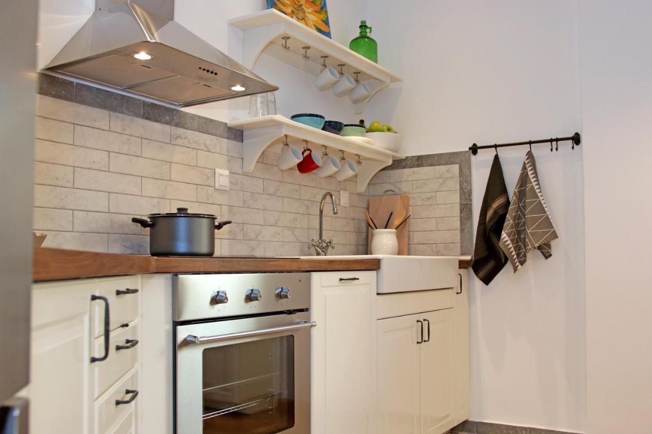 The 4 Travellers Thessaloniki Apartment Exterior photo